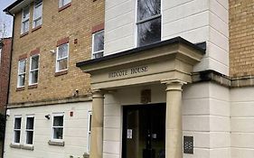 Stunning Studio Flat - Free Parking - 3 Min From Sutton Station