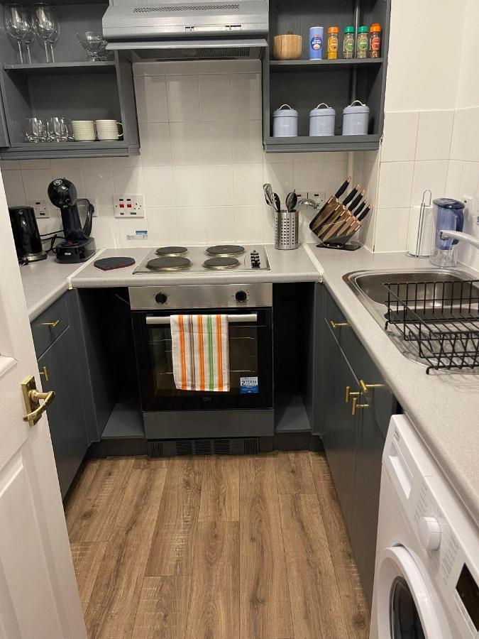 Stunning Studio Flat - Free Parking - 3 Min From Sutton Station Apartment Exterior photo