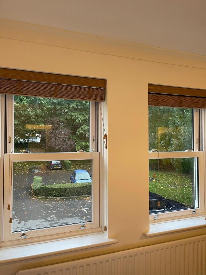 Stunning Studio Flat - Free Parking - 3 Min From Sutton Station Apartment Exterior photo